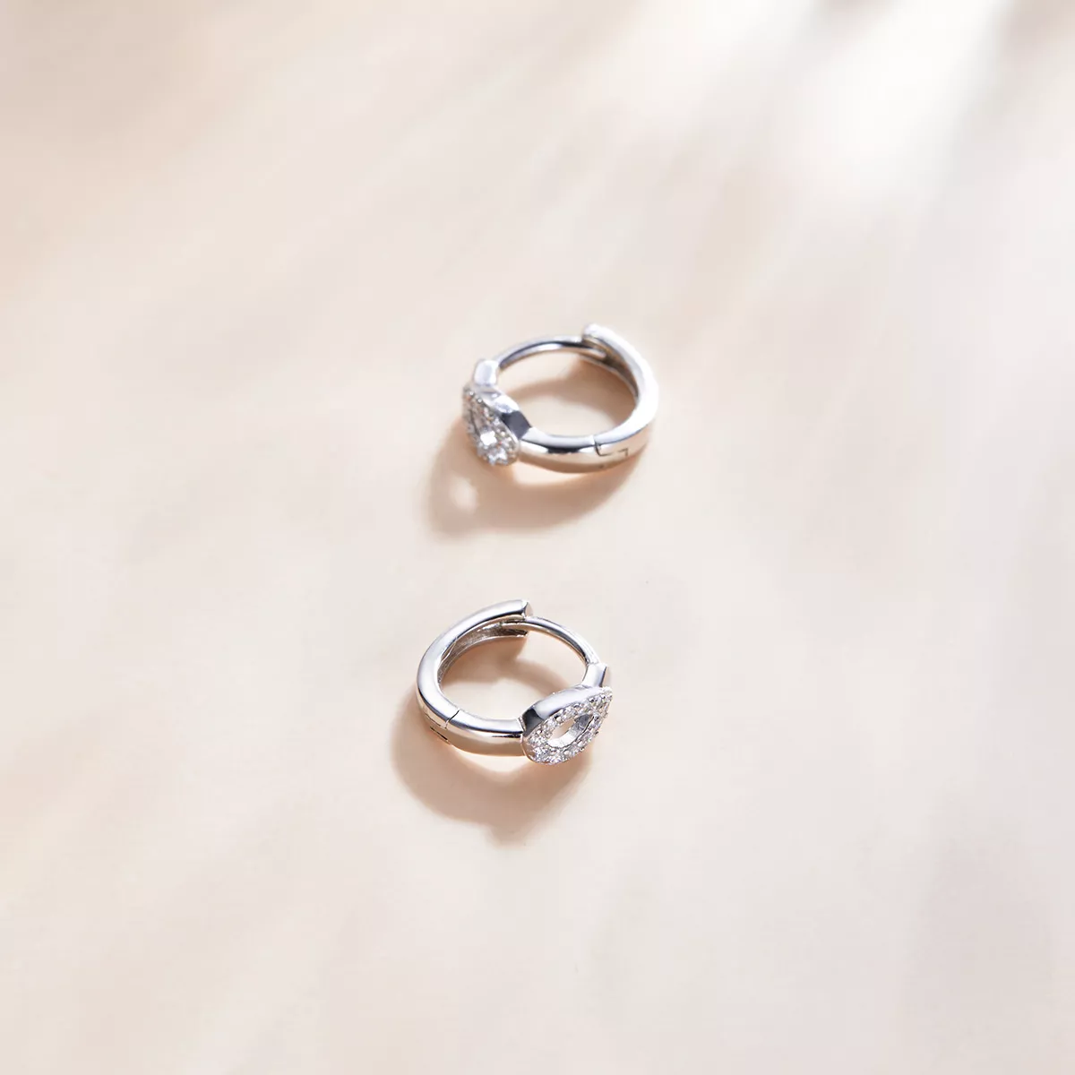 Brinco Argolas Gotas Brilhantes estilo Pandora - SCE1046