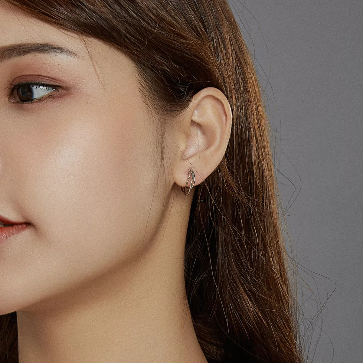 Brinco Argolas Linhas entrelaçadas estilo Pandora - BSE443