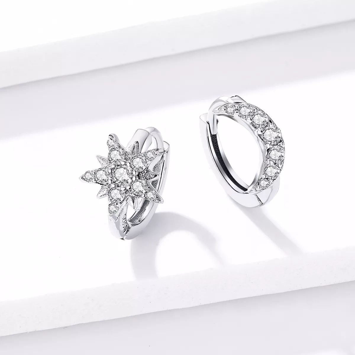 Brinco Argolas Lua e estrela estilo Pandora - BSE289