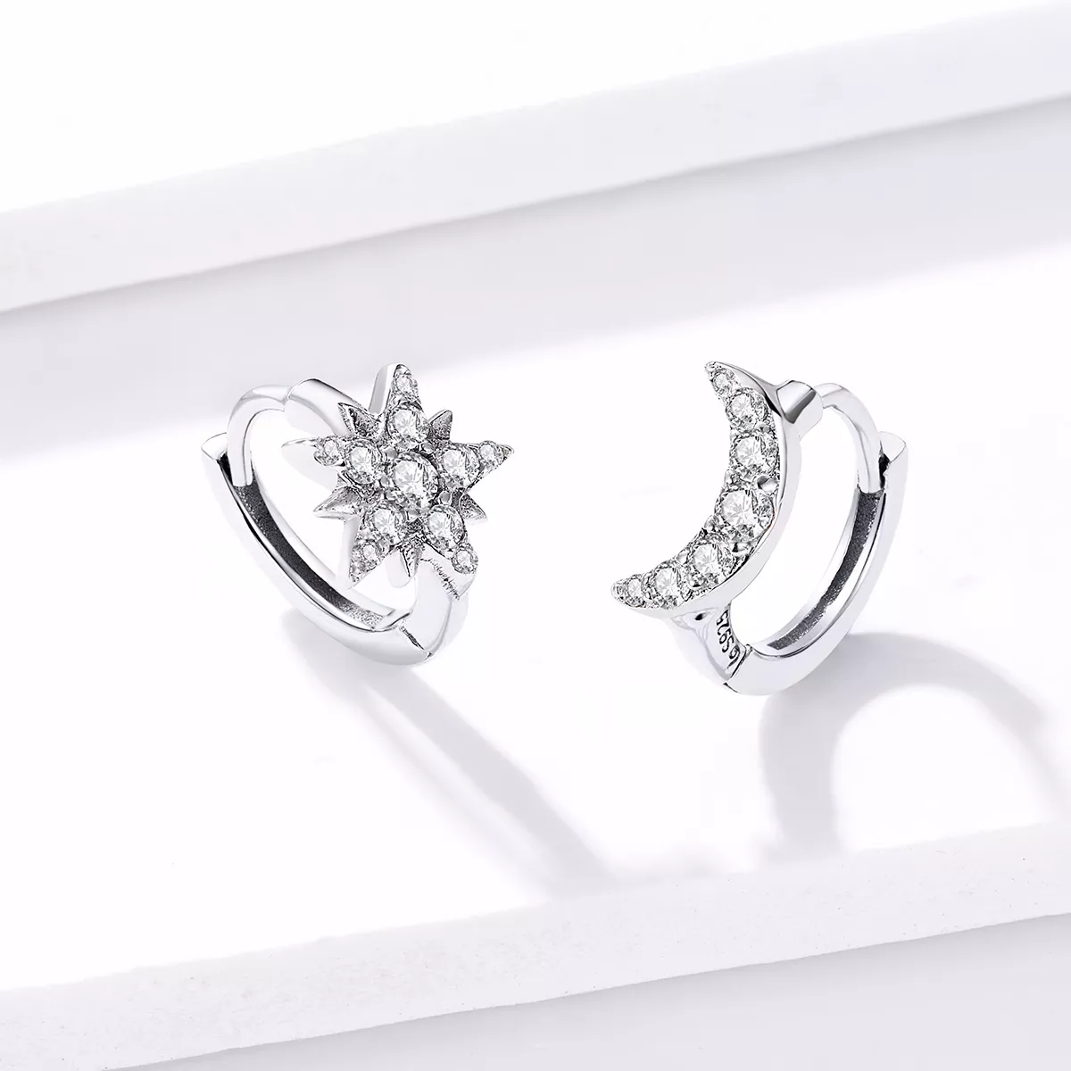 Brinco Argolas Lua e estrela estilo Pandora - BSE289