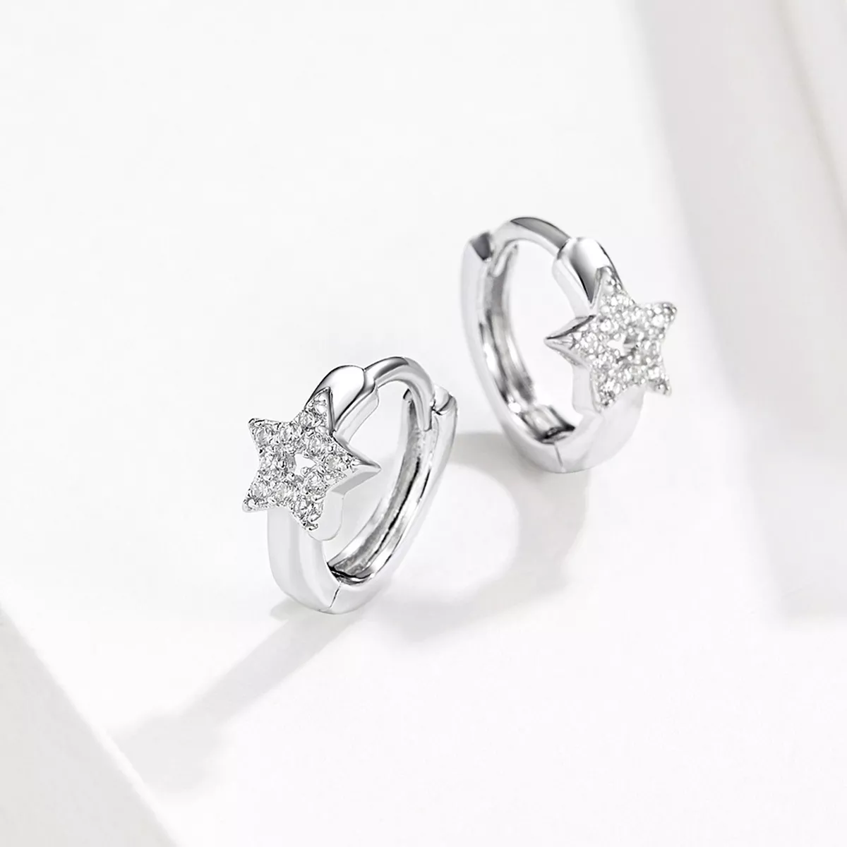 Brinco Argolas Luz estrelada estilo Pandora - BSE172