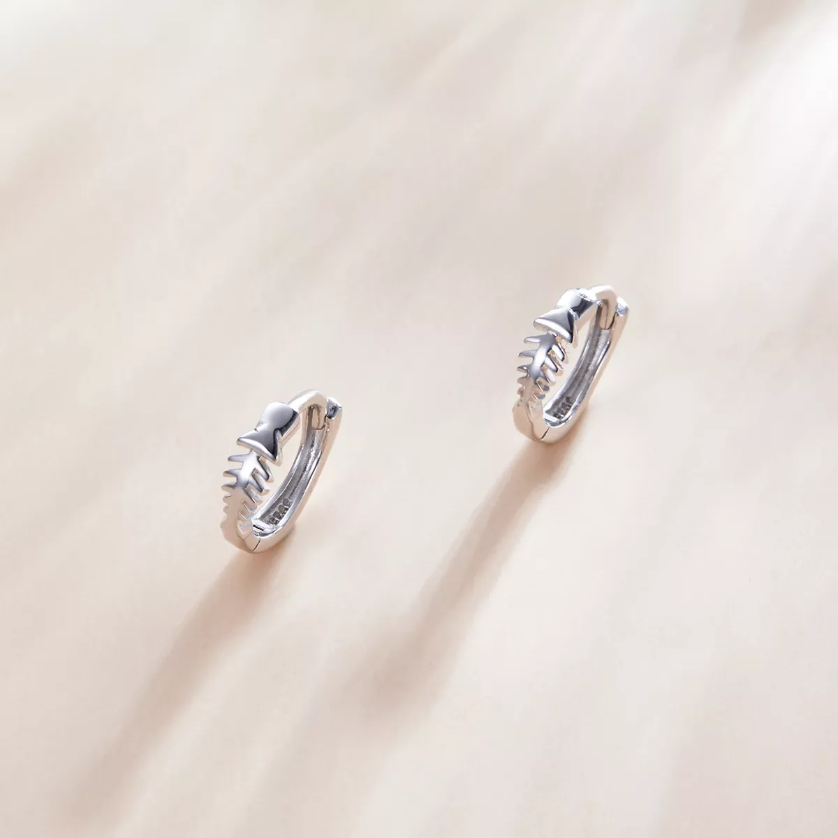 Brinco Argolas Ossos de peixe delicados estilo Pandora - SCE1108