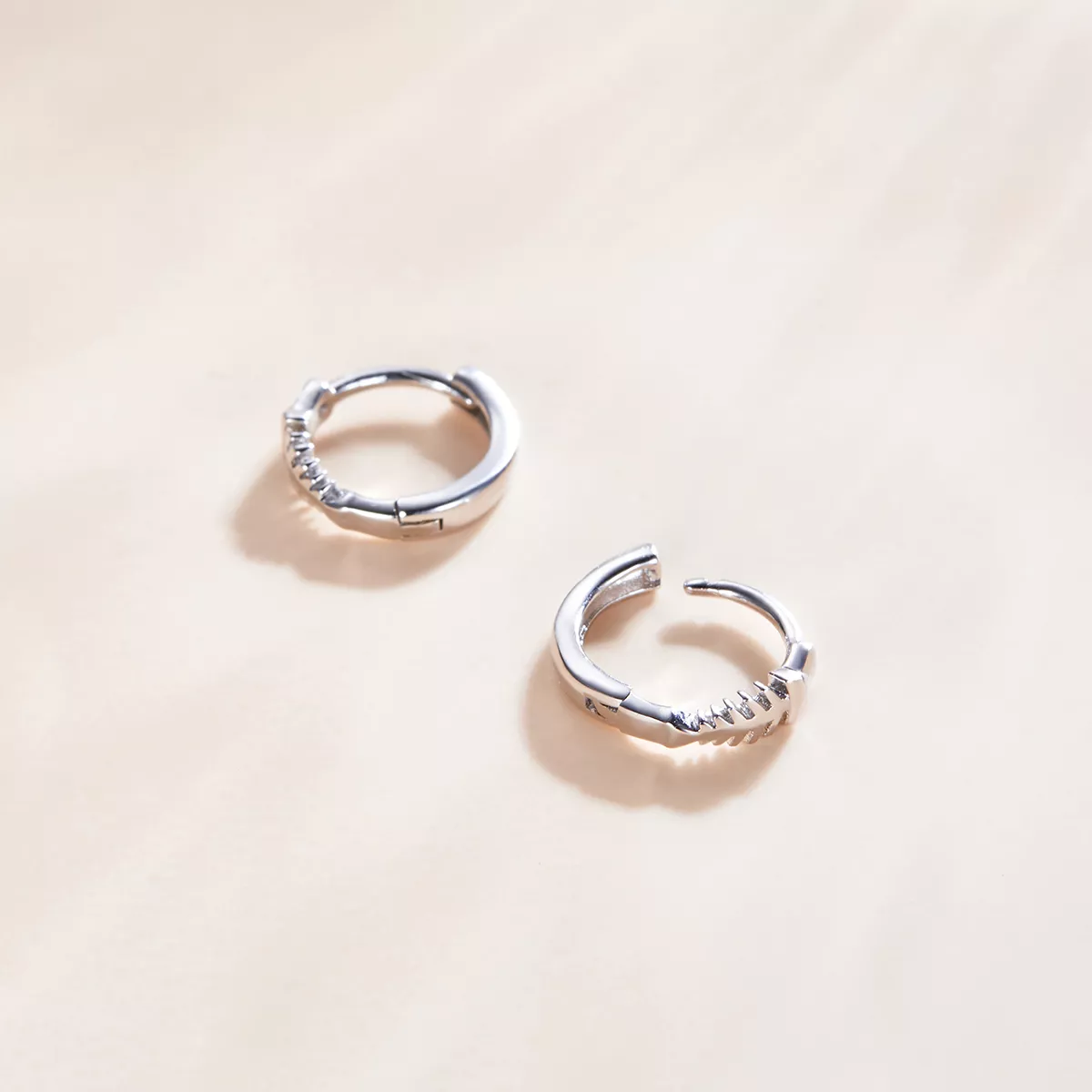 Brinco Argolas Ossos de peixe delicados estilo Pandora - SCE1108