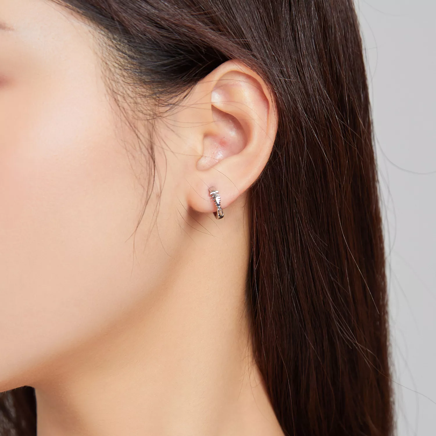 Brinco Argolas Ossos de peixe delicados estilo Pandora - SCE1108