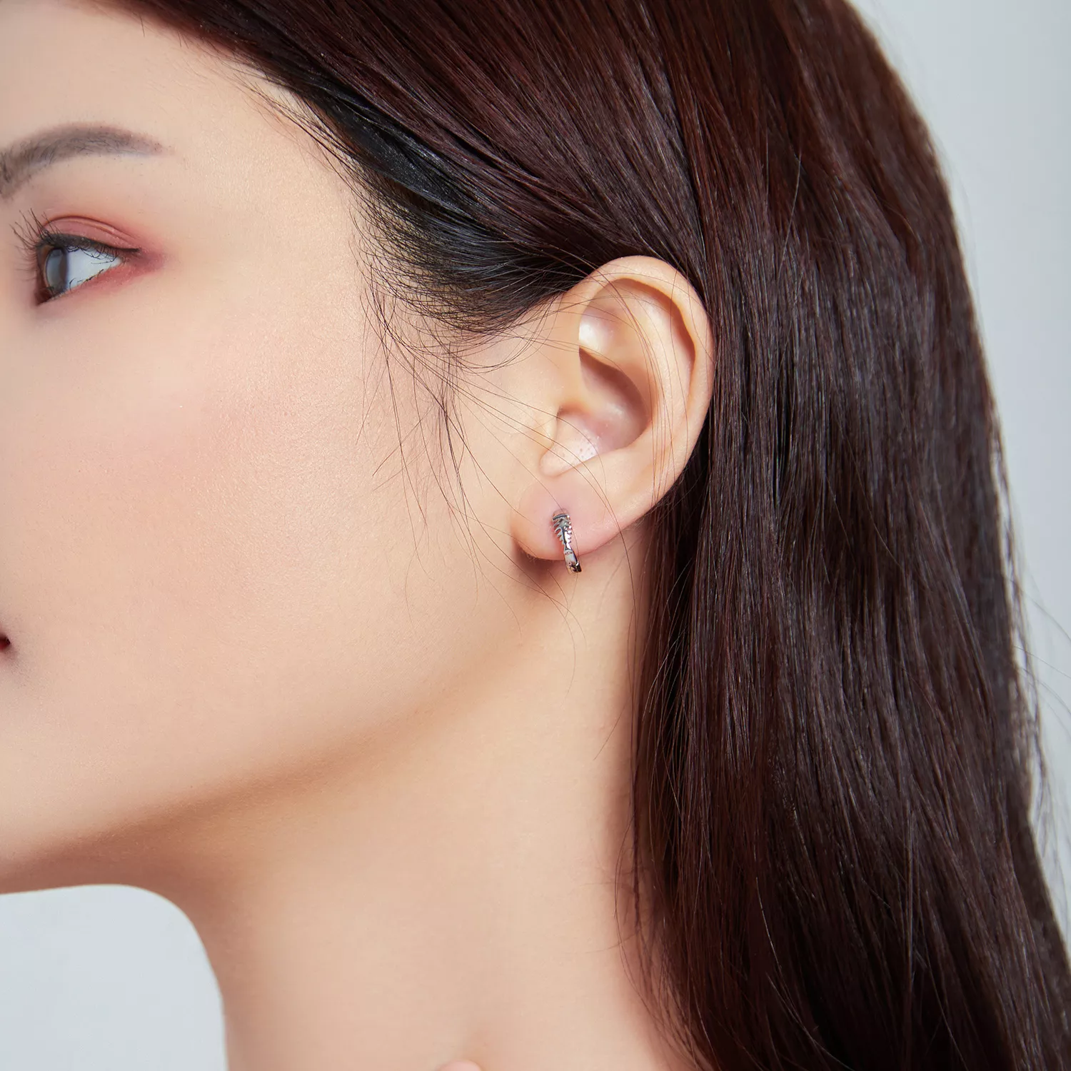 Brinco Argolas Ossos de peixe delicados estilo Pandora - SCE1108