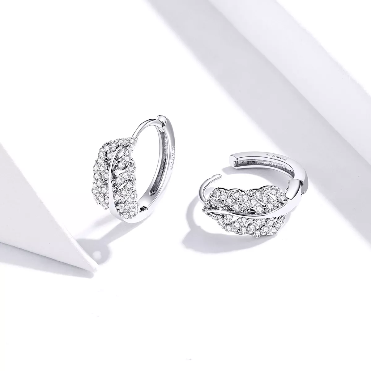 Brinco Argolas Penas brancas estilo Pandora - SCE772