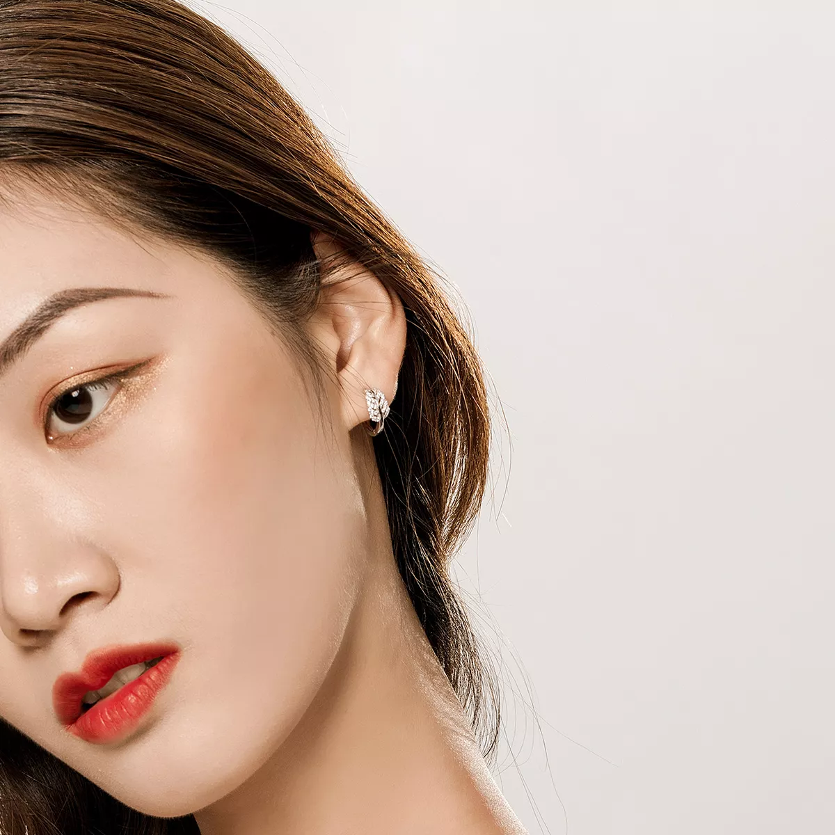 Brinco Argolas Penas brancas estilo Pandora - SCE772