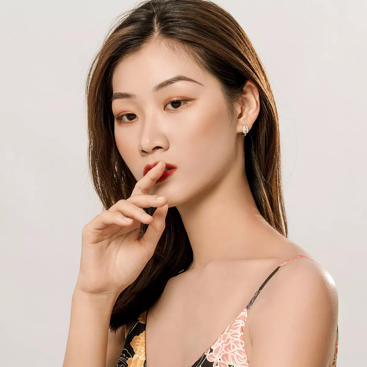 Brinco Argolas Penas brancas estilo Pandora - SCE772