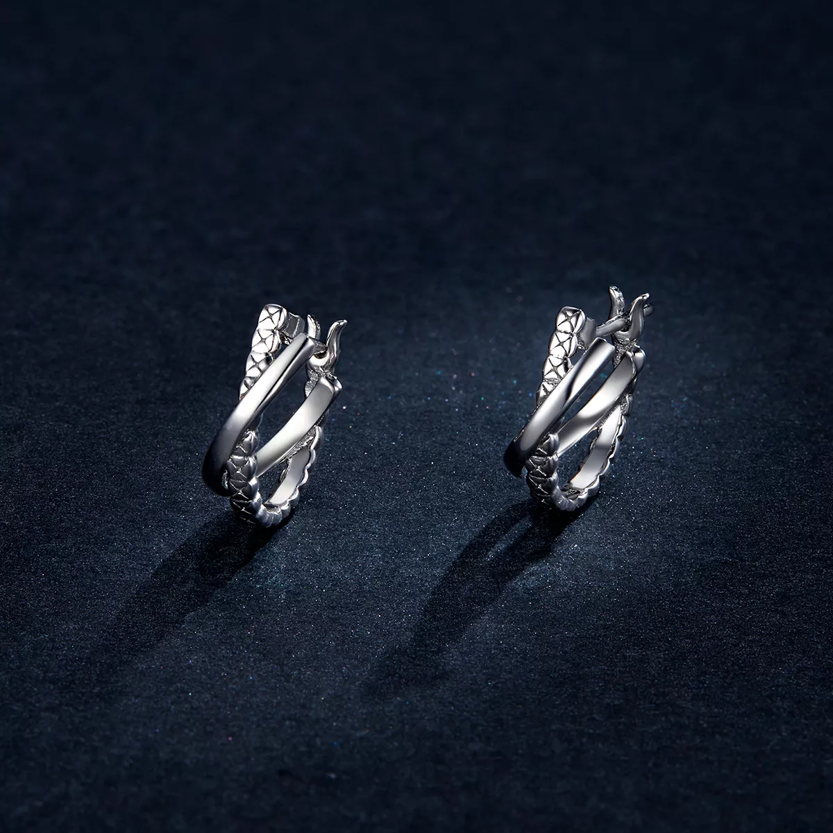 Brinco Argolas Textura de couro estilo Pandora - BSE440