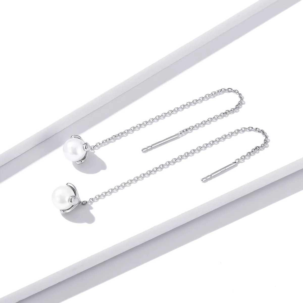 Brinco Broto de flores estilo Pandora - BSE373