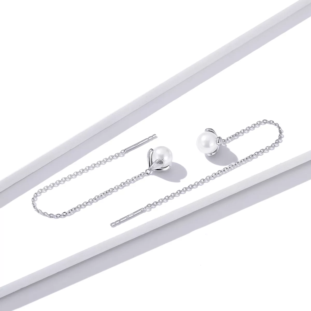 Brinco Broto de flores estilo Pandora - BSE373