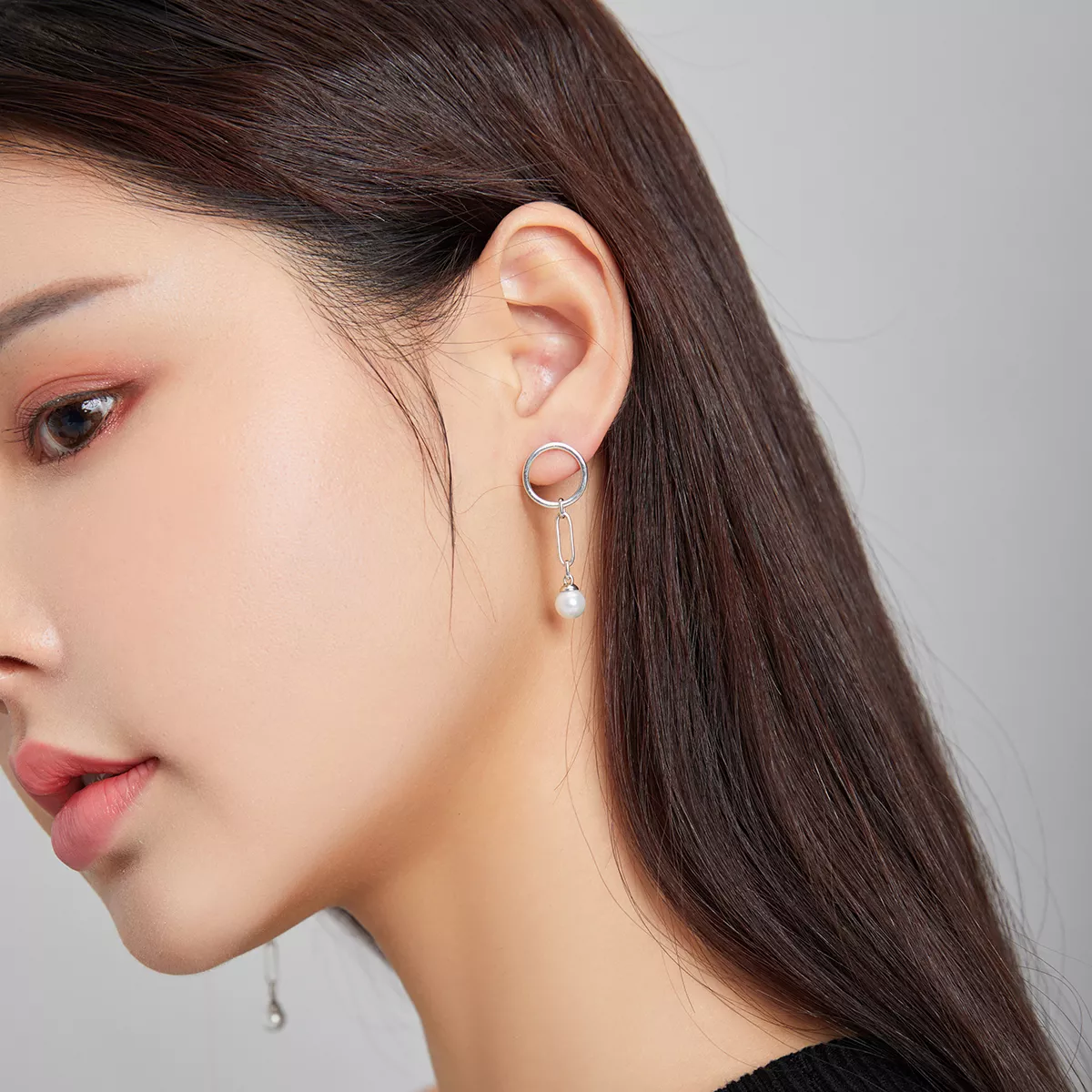 Brinco Círculo bonito assimétrico estilo Pandora - SCE1012