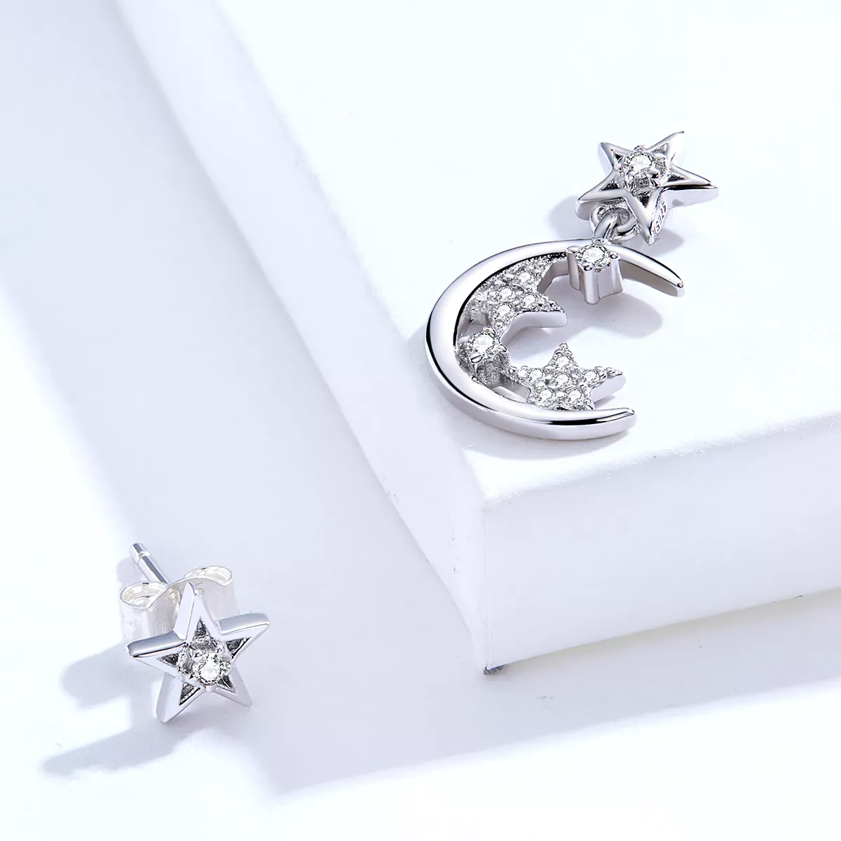 Brinco Lua estrela assimétrica brilhante estilo Pandora - SCE813