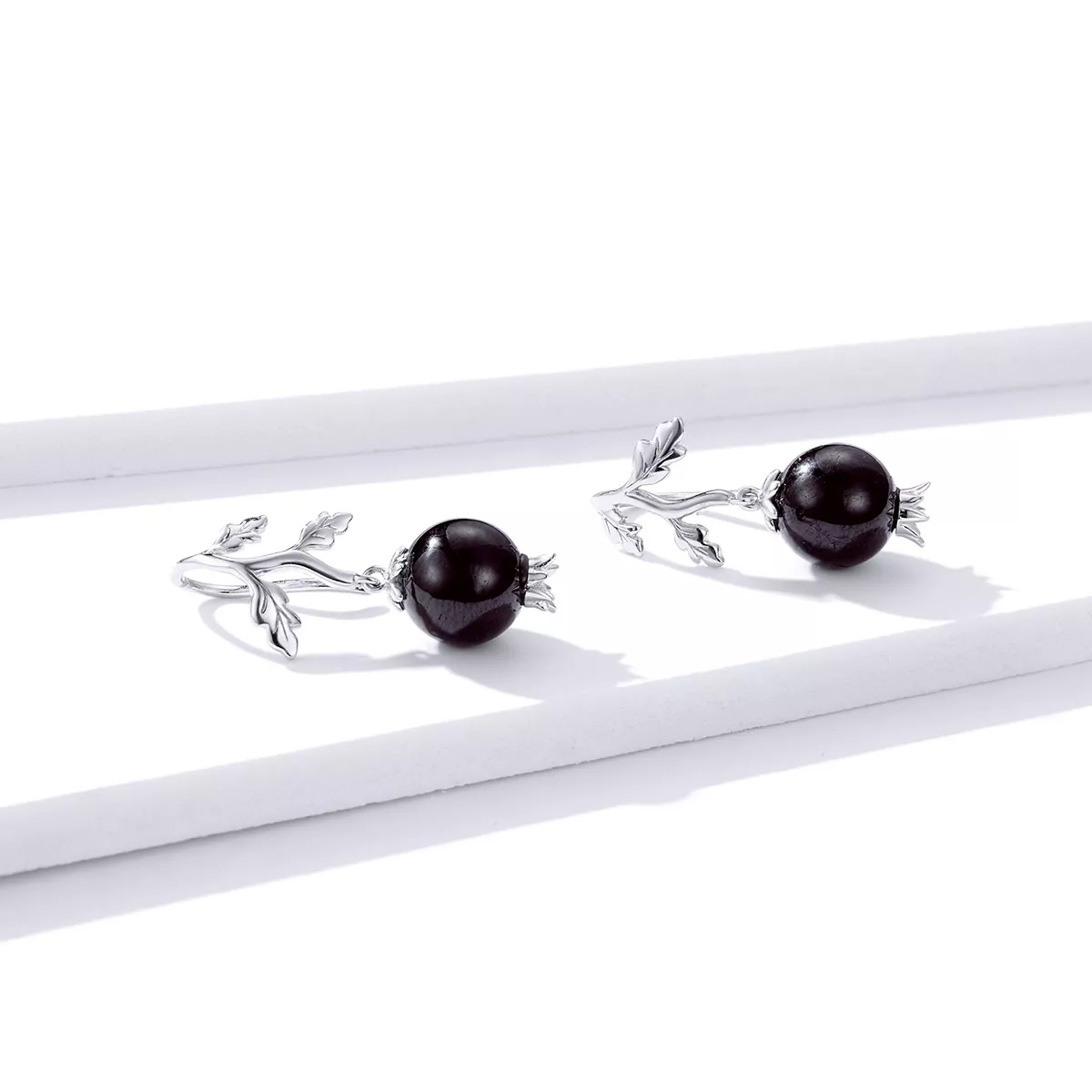 Brinco Pérolas negras life Pandora - BSE395