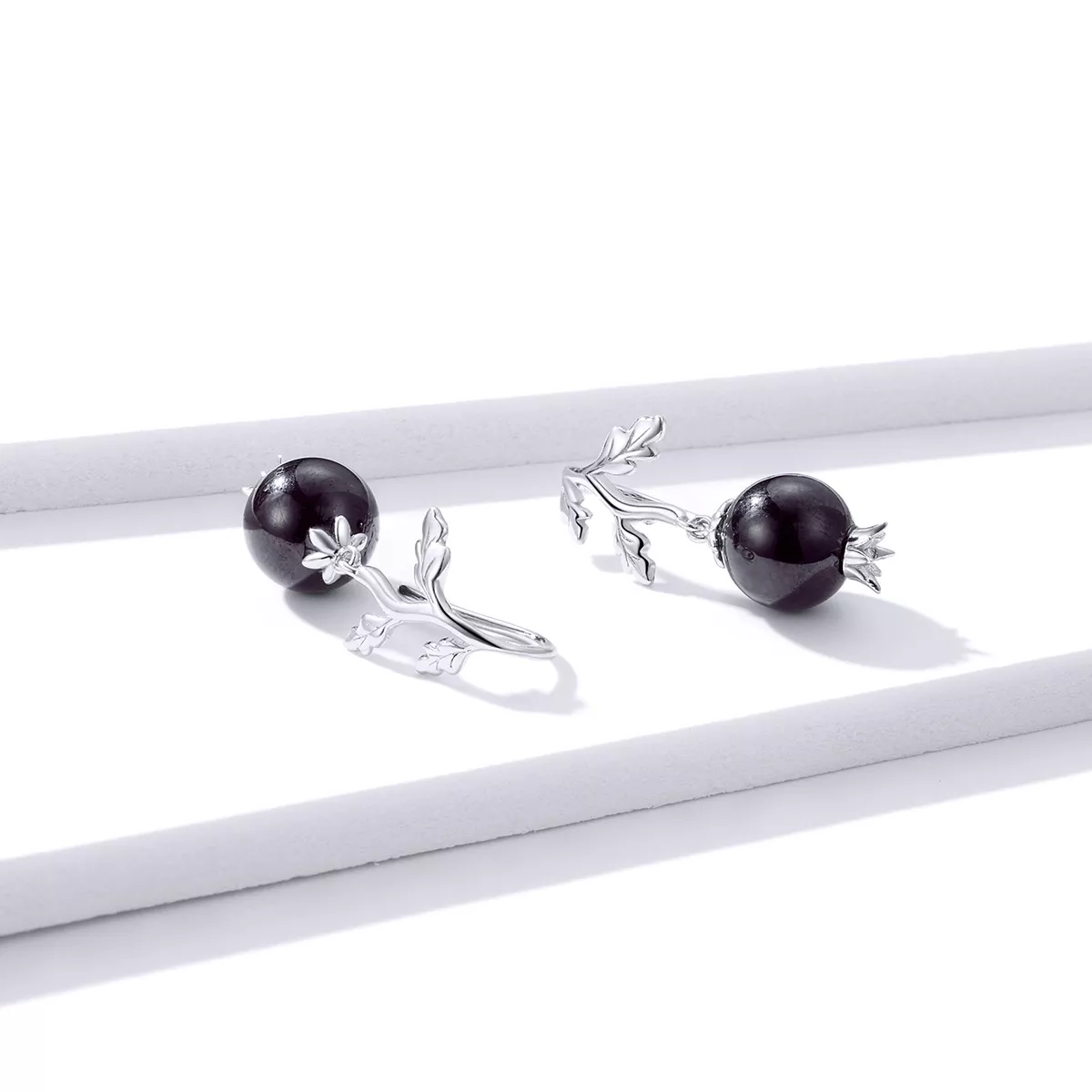 Brinco Pérolas negras life Pandora - BSE395