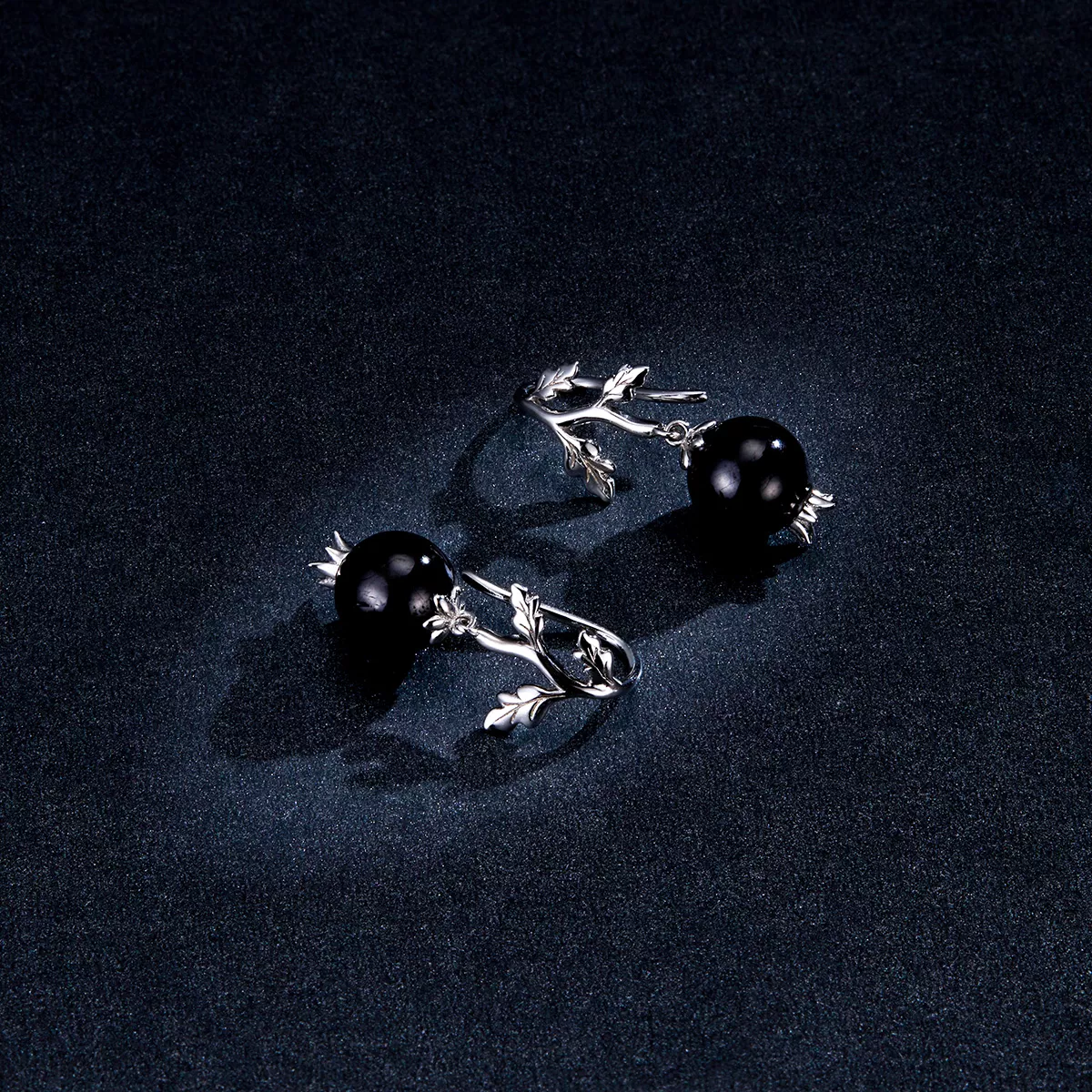 Brinco Pérolas negras life Pandora - BSE395