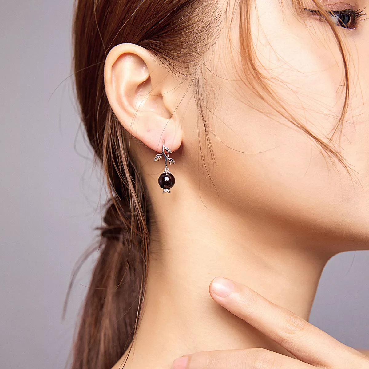 Brinco Pérolas negras life Pandora - BSE395