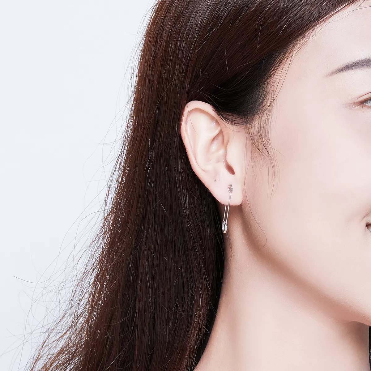 Brincos Petit Clipe de papel feliz estilo Pandora - SCE695-A