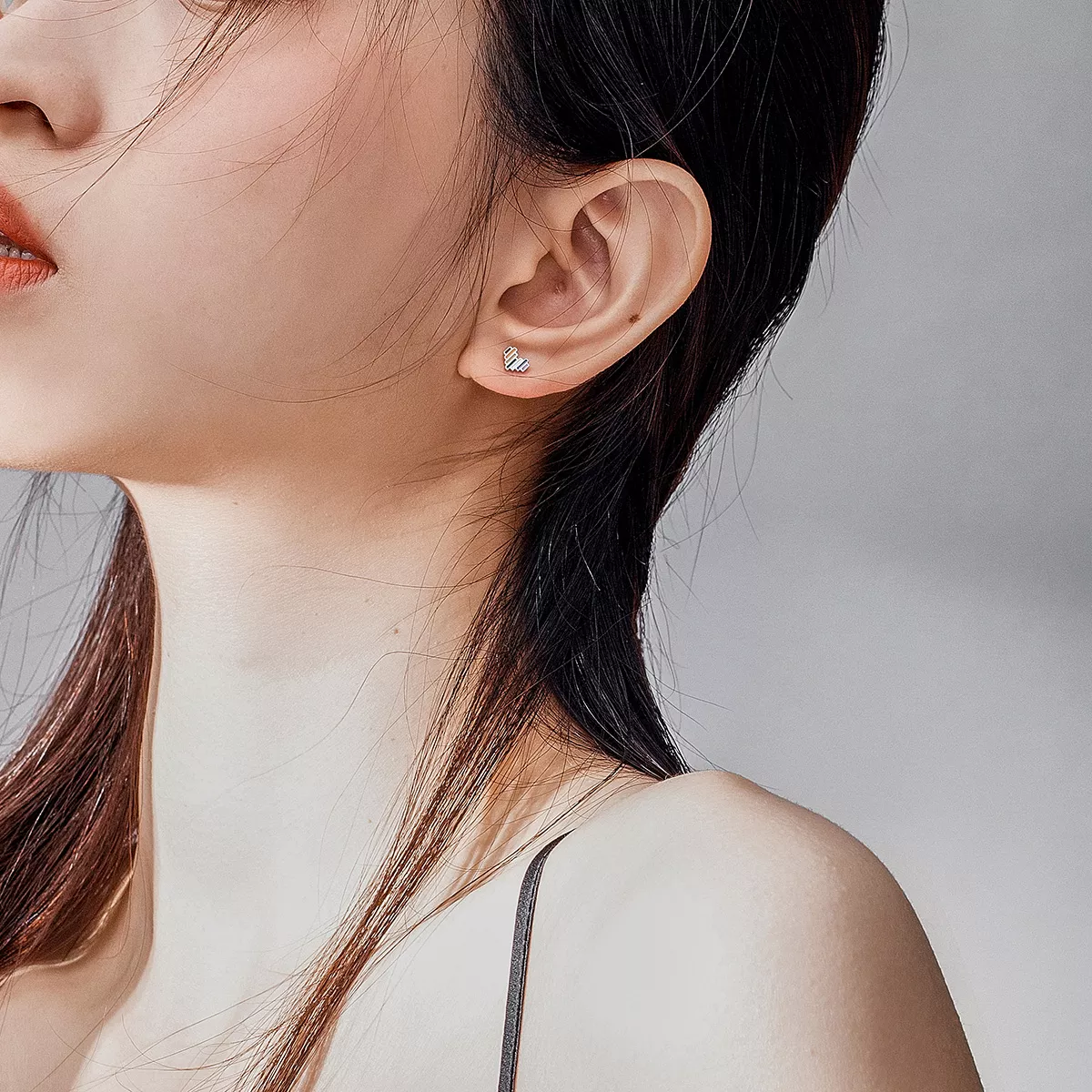 Brincos Petit Coração arco-íris estilo Pandora - SCE787