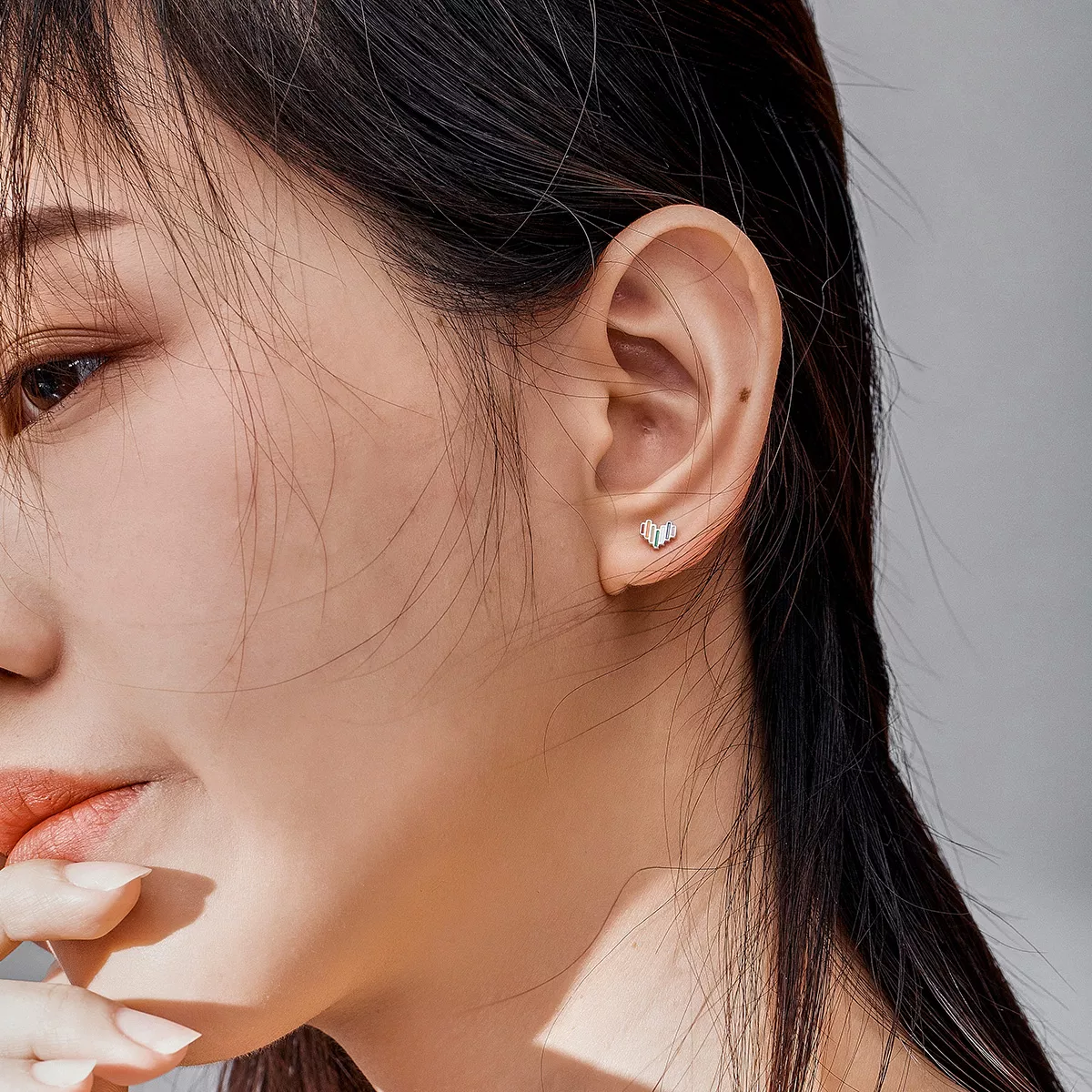 Brincos Petit Coração arco-íris estilo Pandora - SCE787