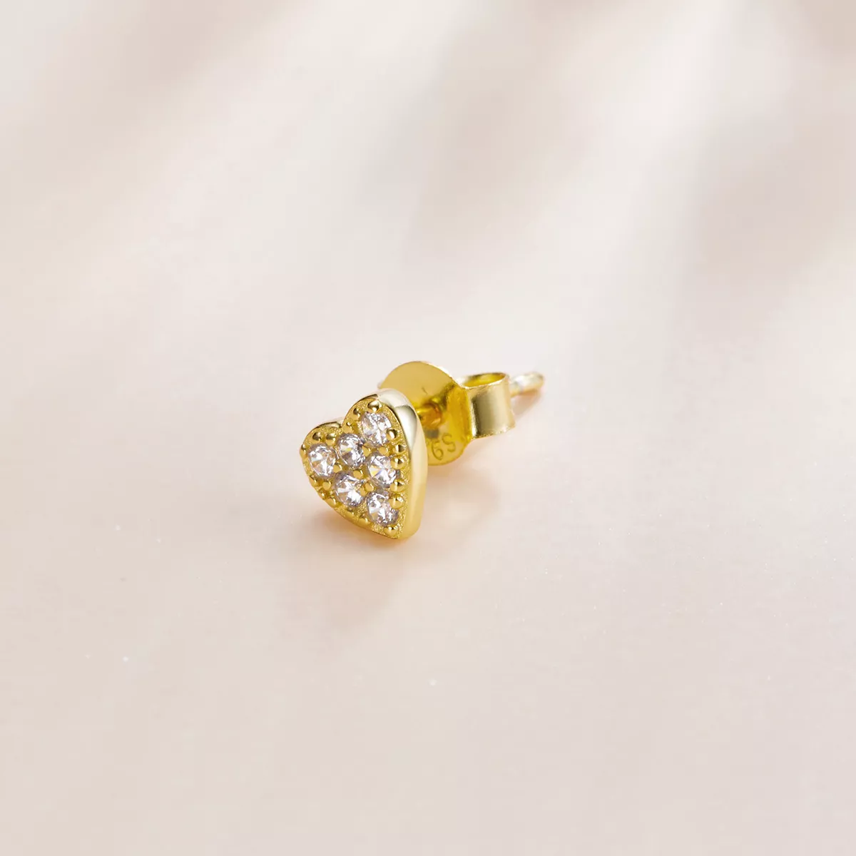 Brincos Petit Coração Assimétrico estilo Pandora - SCE1056