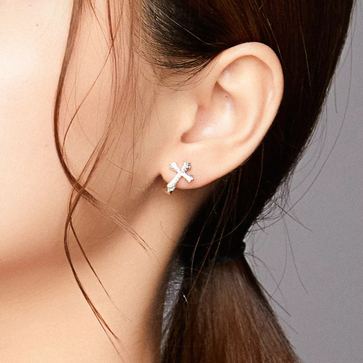 Brincos Petit Cruz vintage estilo Pandora - SCE943