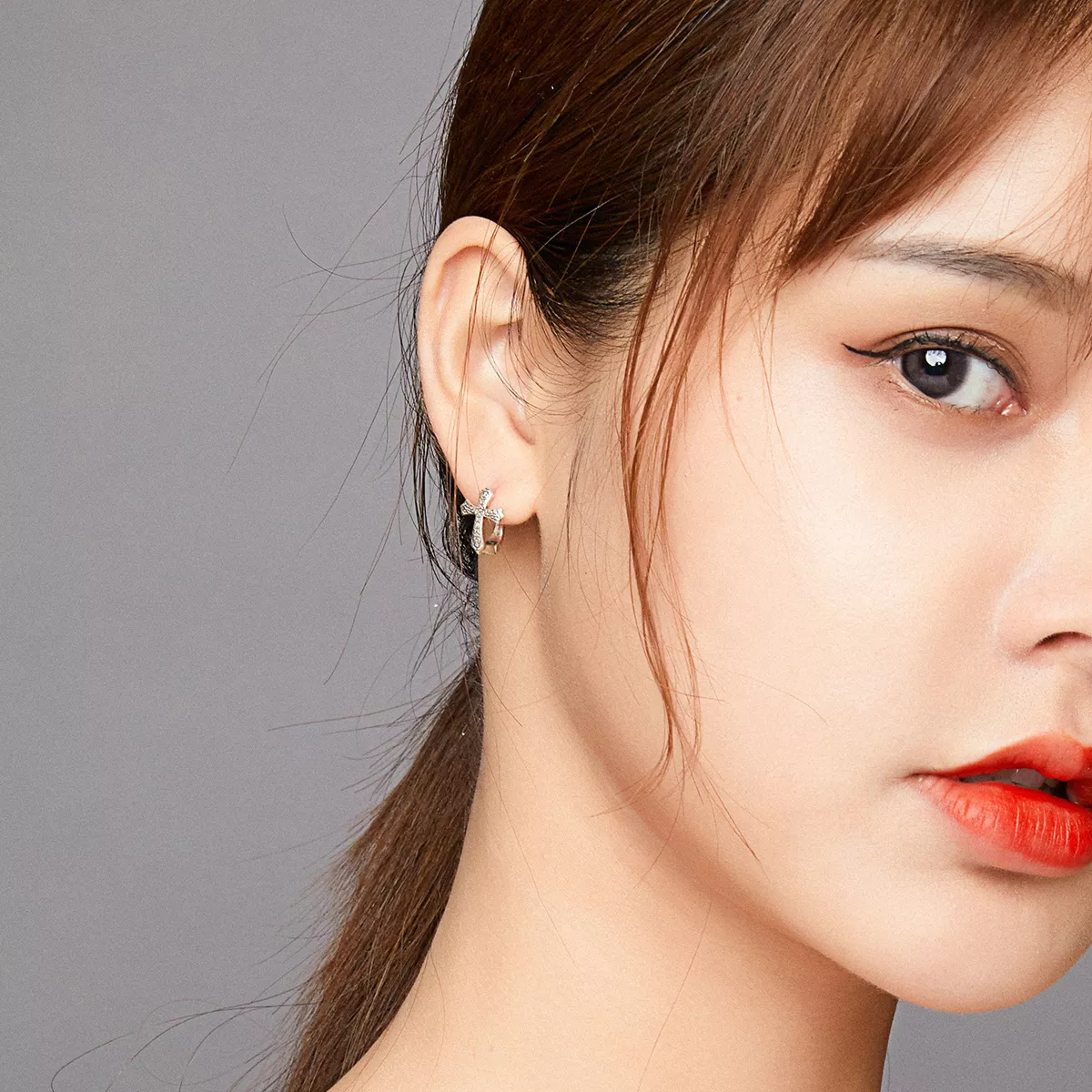 Brincos Petit Cruz vintage estilo Pandora - SCE943