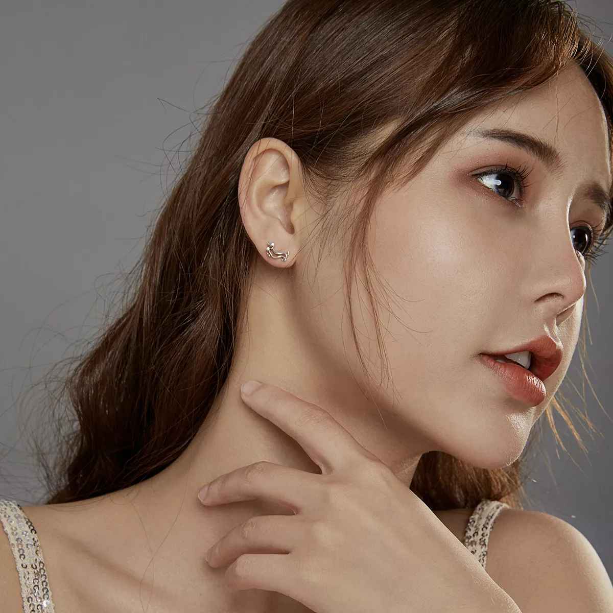 Brincos Petit Dachshund estilo Pandora - SCE952