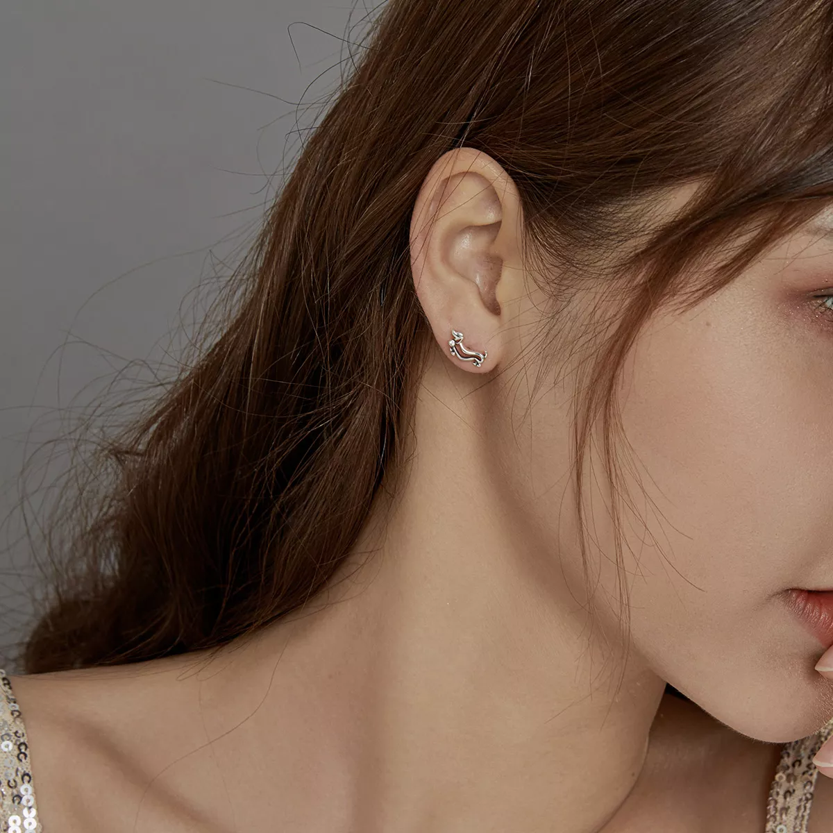 Brincos Petit Dachshund estilo Pandora - SCE952