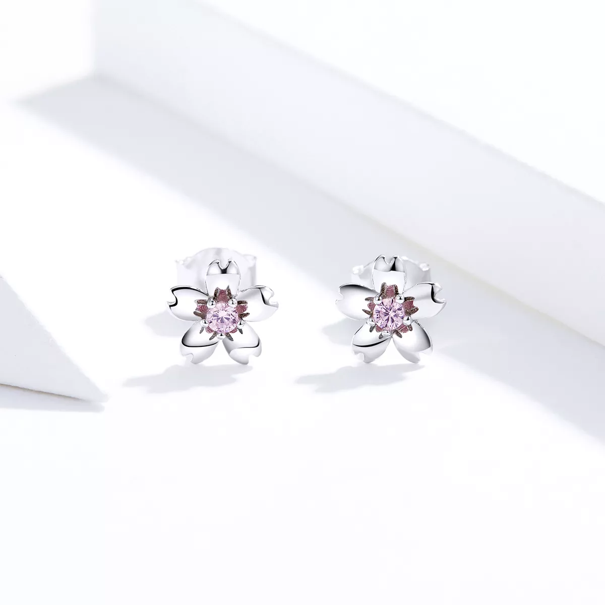Brincos Petit Daisy Flower Stud estilo Pandora - SCE784