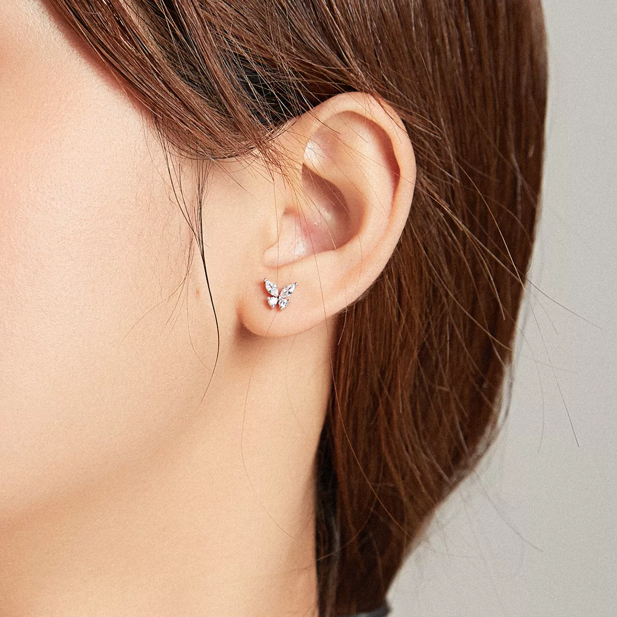 Brincos Petit Dois tons Grama e borboletas da sorte estilo Pandora - SCE1008