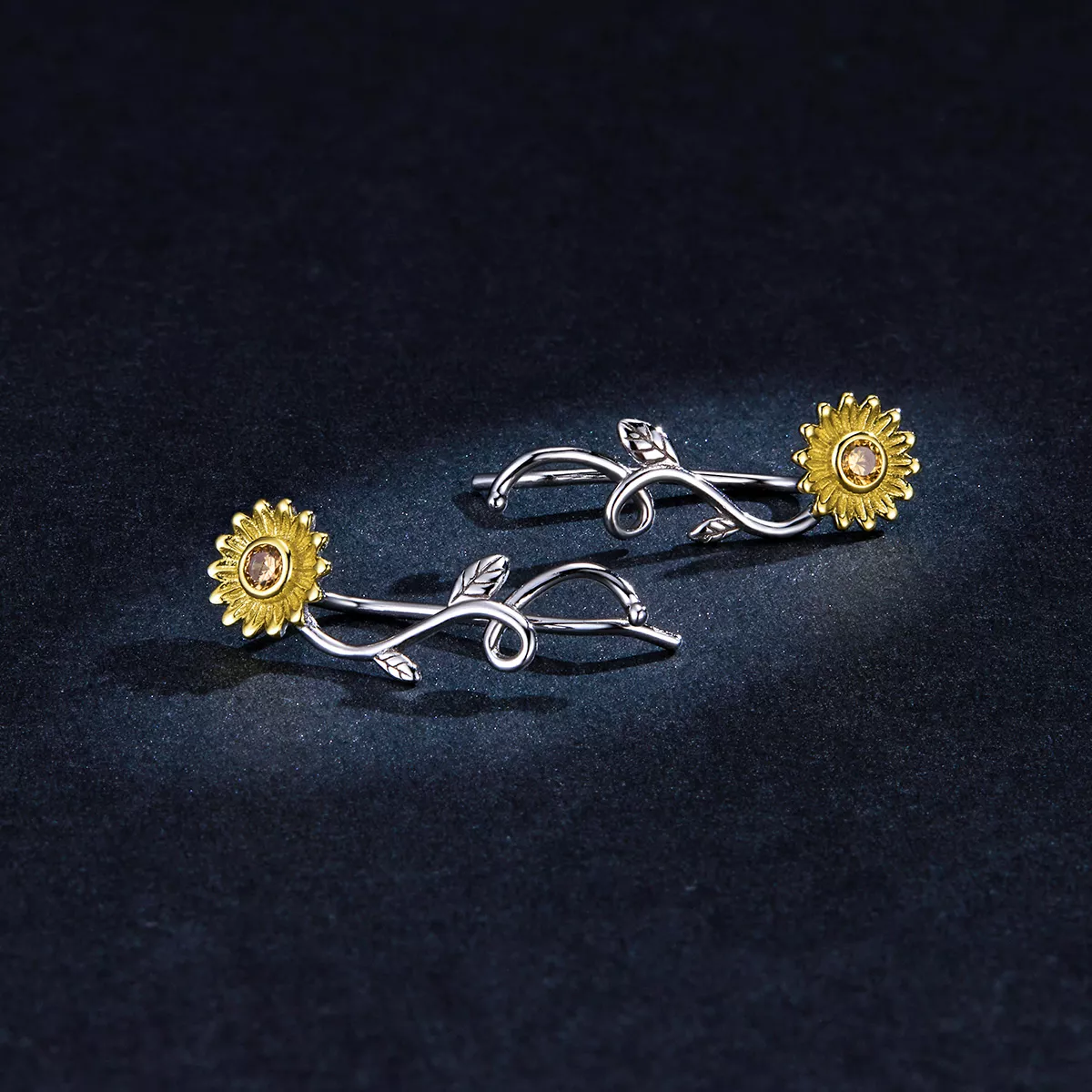 Brincos Petit Dois tons Margarida Fresca estilo Pandora - BSE394