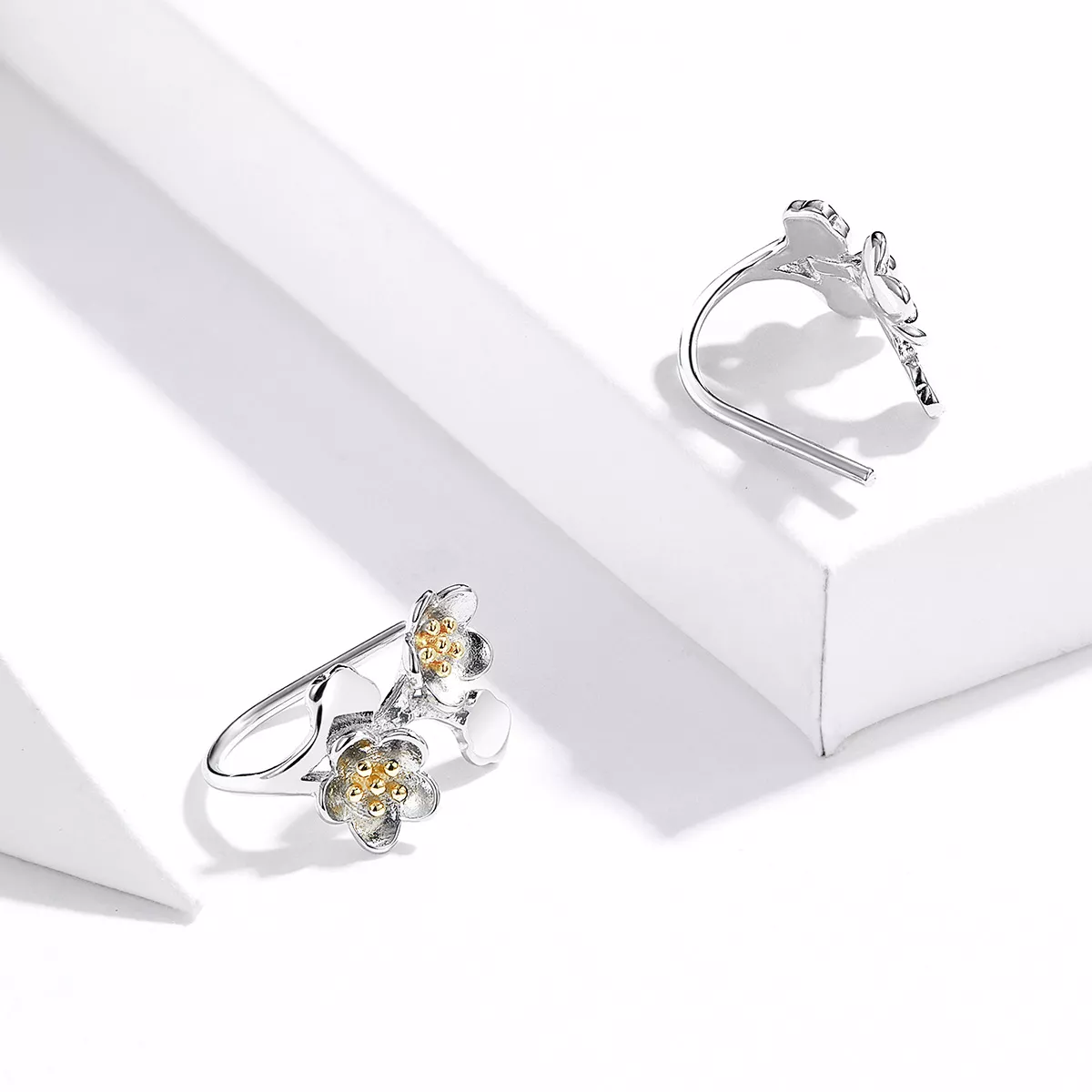 Brincos Petit Dois tons Sakura estilo Pandora - SCE778