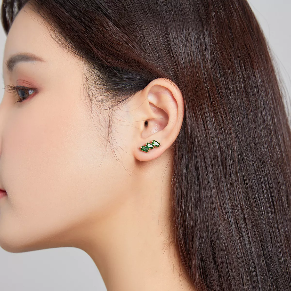Brincos Petit Esmeralda Sólido estilo Pandora - SCE1051-GN