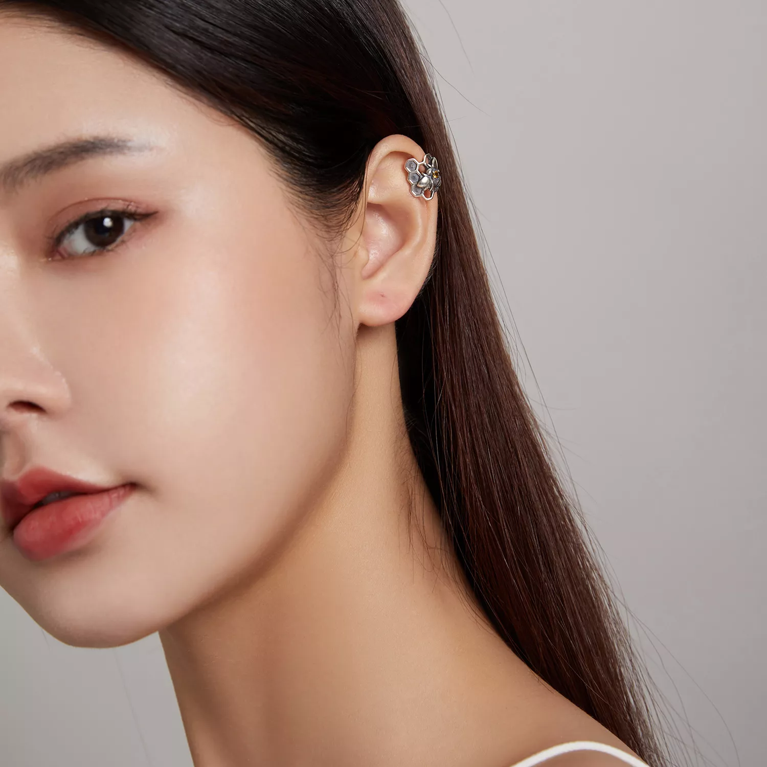 Brincos Petit Homing Bee estilo Pandora - SCE1171