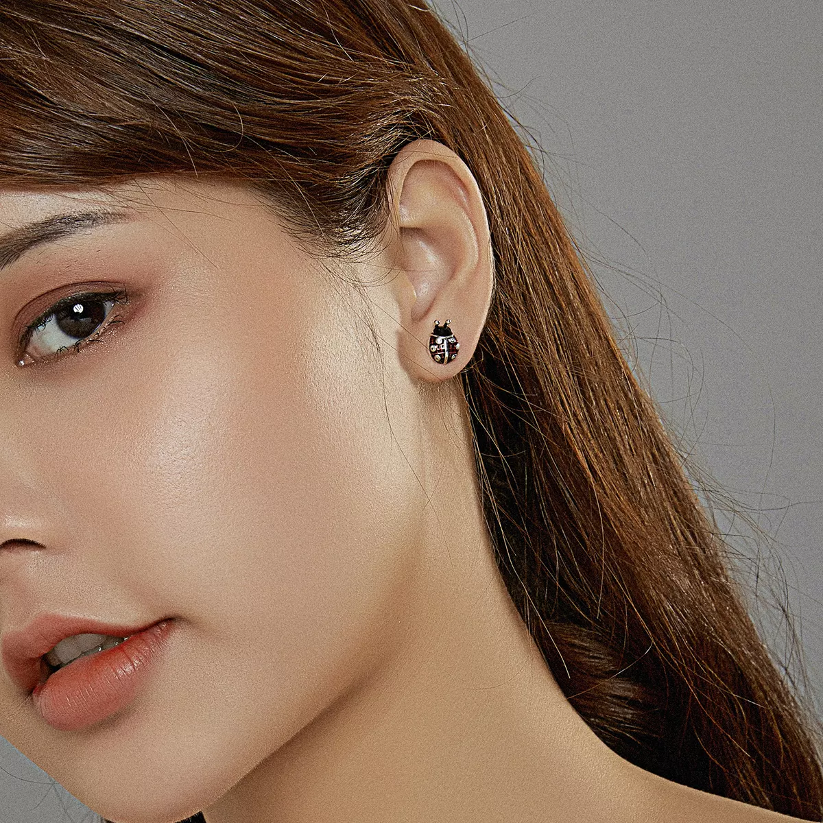 Brincos Petit Joaninha estilo Pandora - SCE972