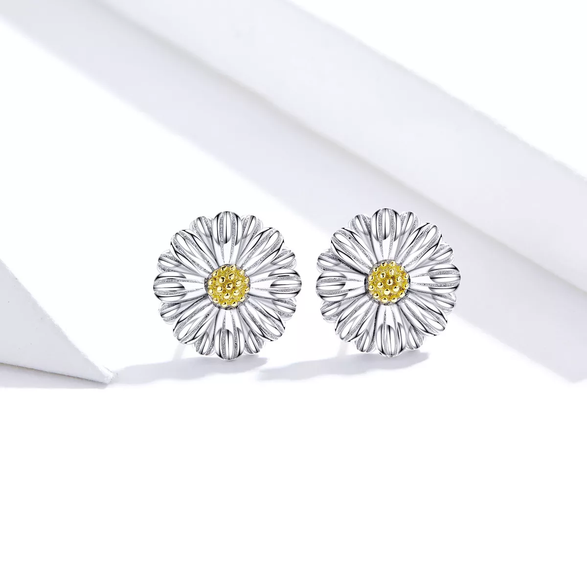 Brincos Petit Margarida Deslumbrante estilo Pandora - SCE774