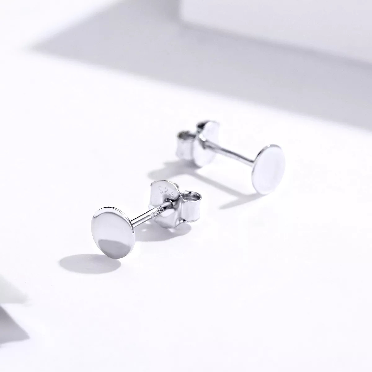 Brincos Petit Peça Redonda Pequena estilo Pandora - SCE693