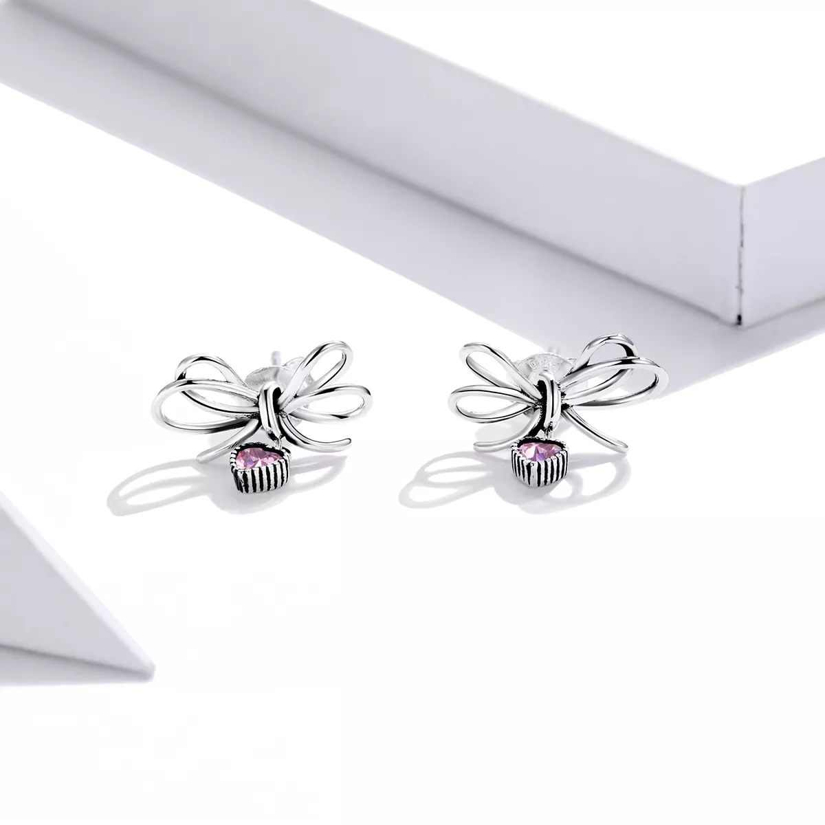 Brincos Petit Presente Com Arco estilo Pandora - SCE962