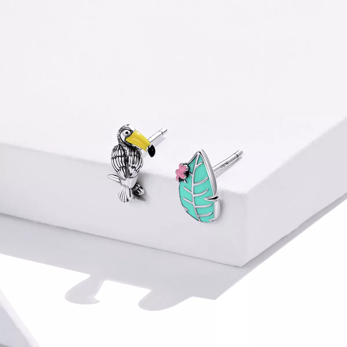 Brincos Petit Pássaro e folha de bico grande estilo Pandora - SCE1083