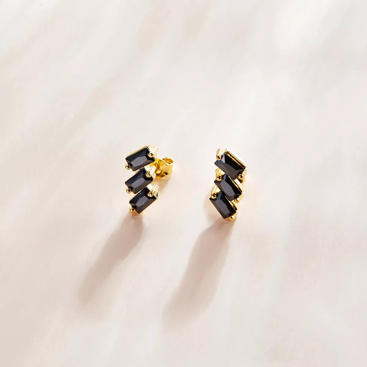 Brincos Petit Sólido estilo Pandora - SCE1051-BK