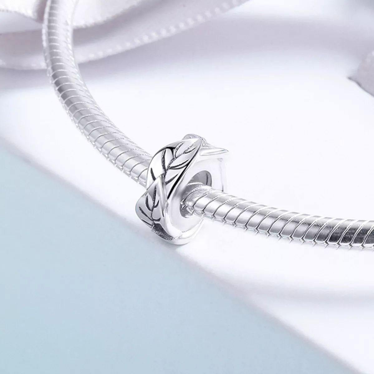 Separador Folhas Brancas estilo Pandora - SCC597