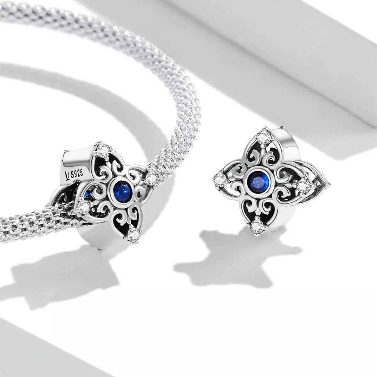Pandora Style Openwork Retro Pattern Charm - SCC2128