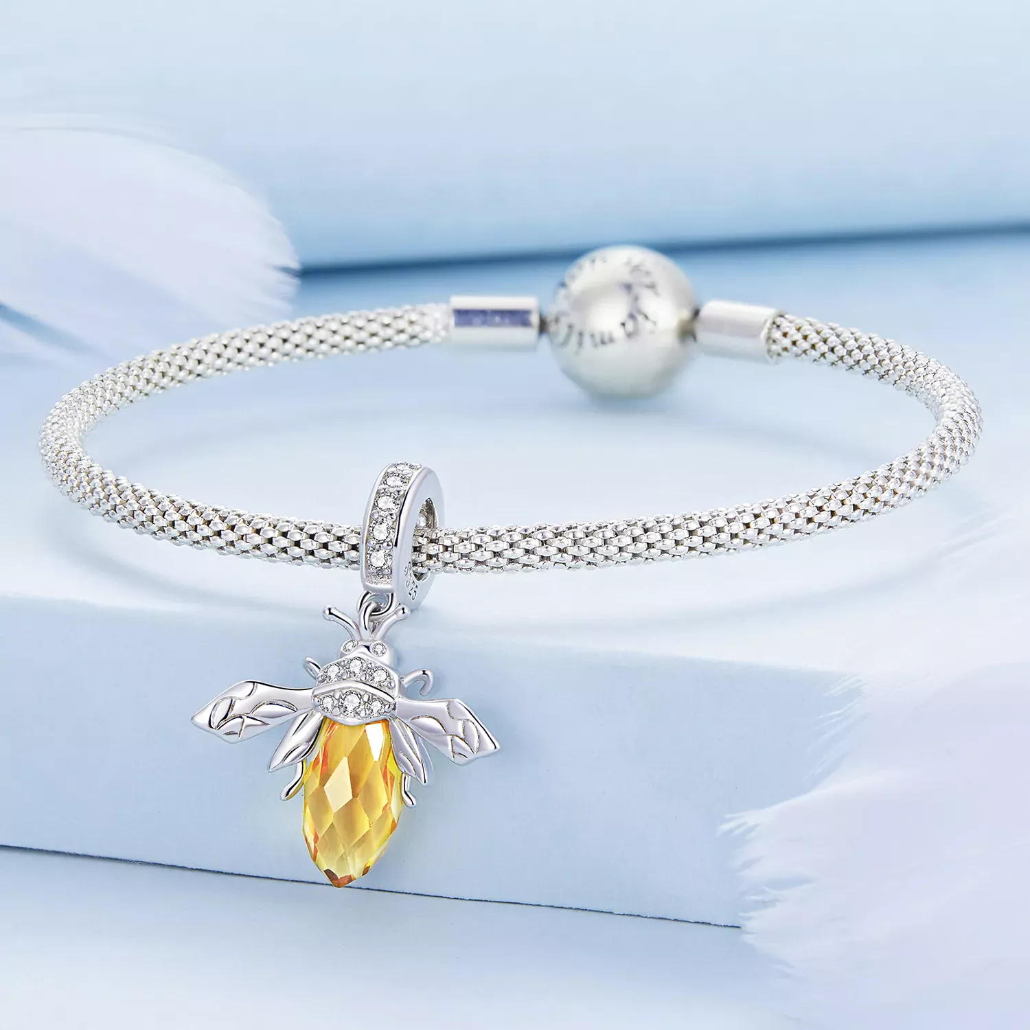 Pandora Style Bee Dangle - BSC710