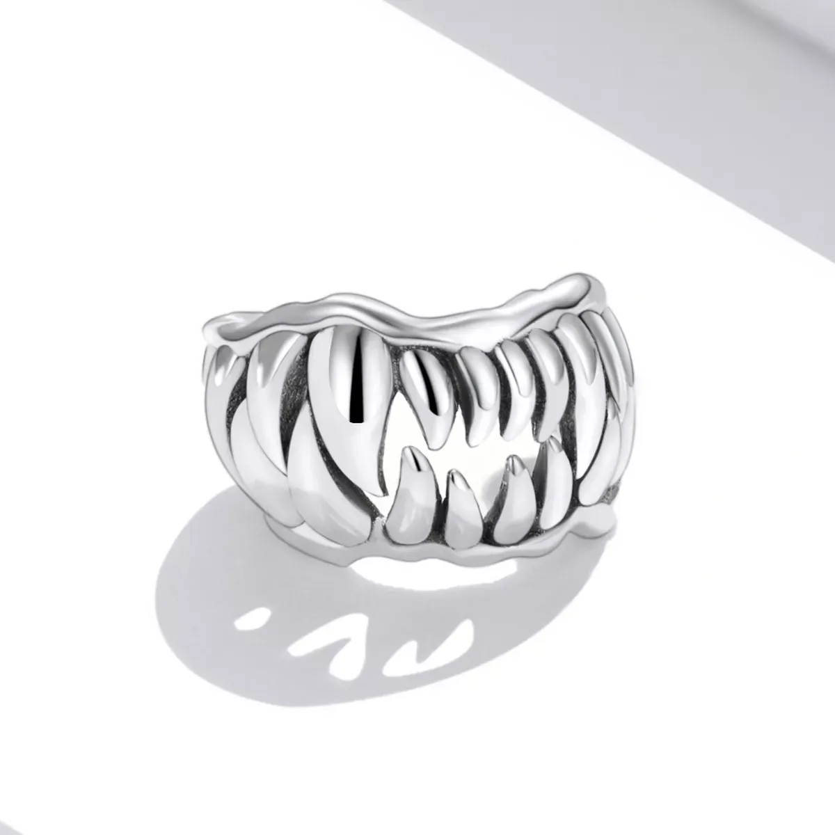 Pandora Style Beast Tooth Ear clip - SCE1203