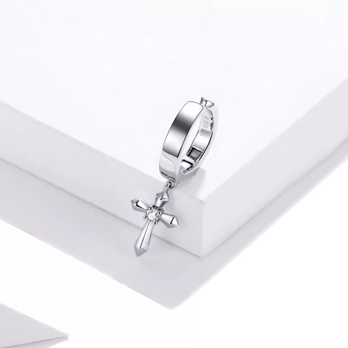 Pandora Style Cross Ear clip - SCE1033