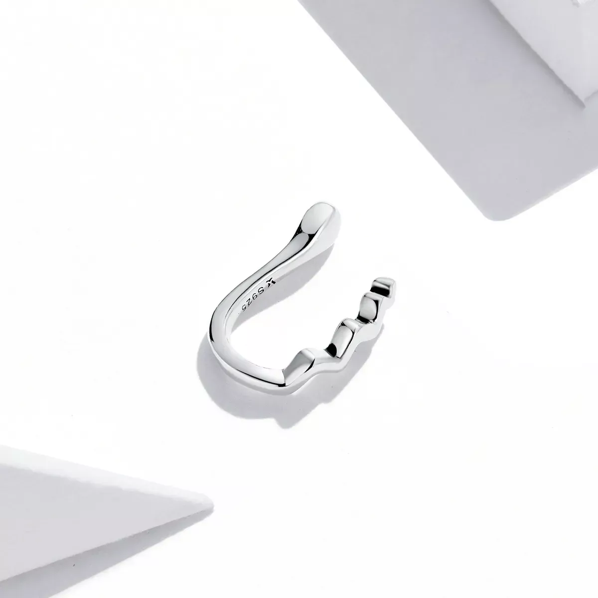 Pandora Style Simple Wave Ear clip - SCE1313