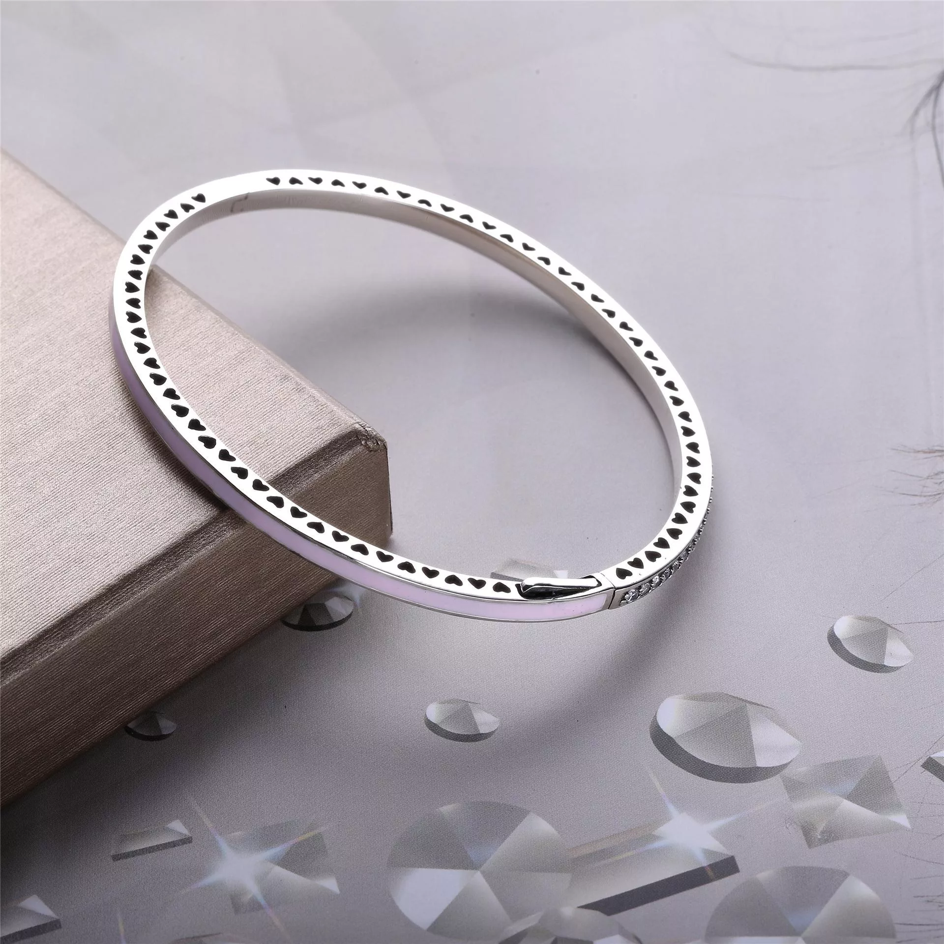 Bracelete PANDORA Rígido Corações Radiantes Rosa - 590537EN68