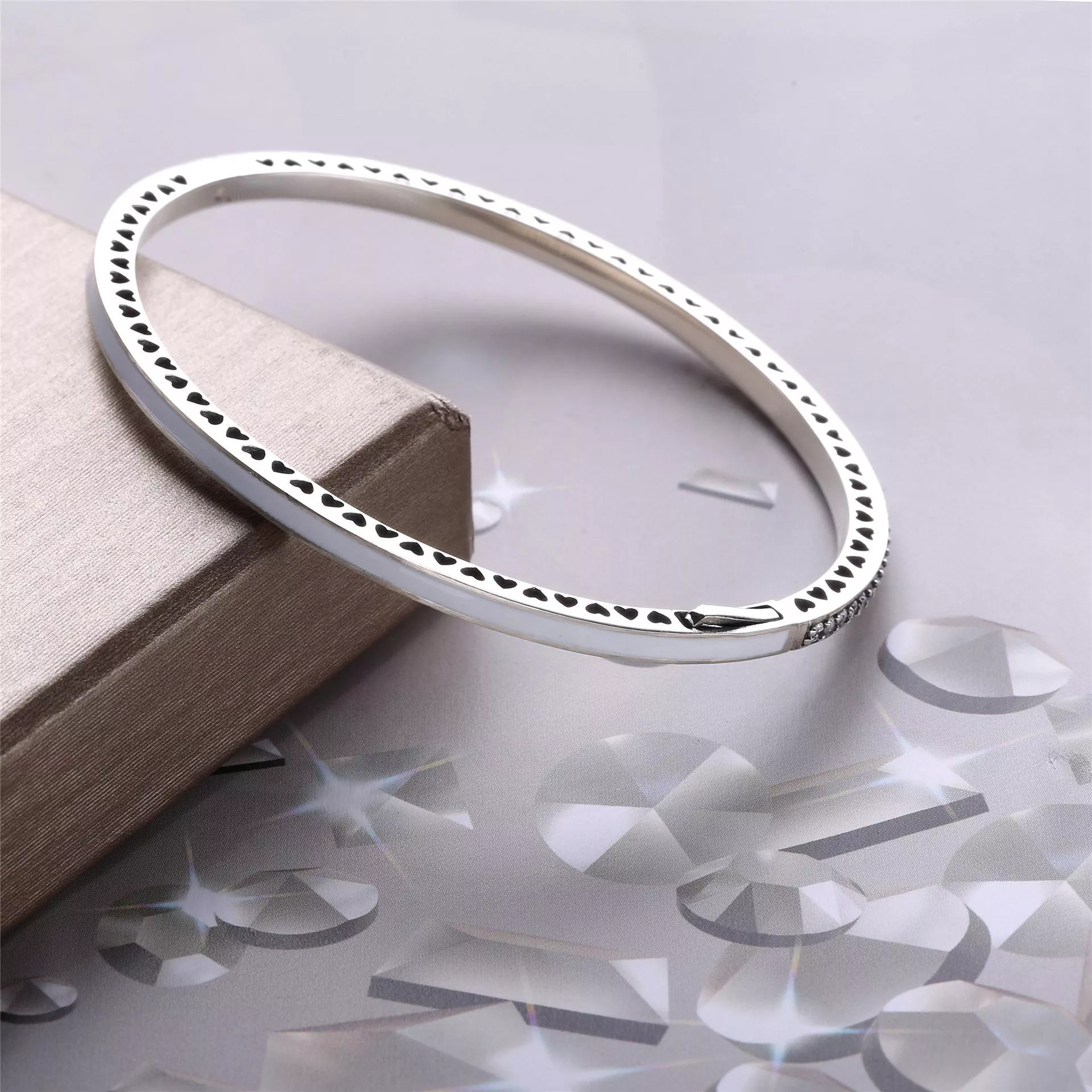 Bracelete PANDORA Rígido Corações Radiantes Perolados - 590537EN23