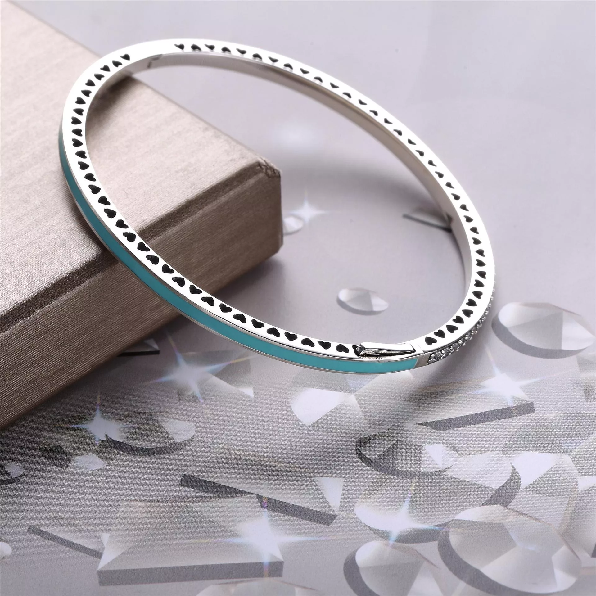 Bracelete PANDORA Rígido Corações Radiantes Menta - 590537EN105